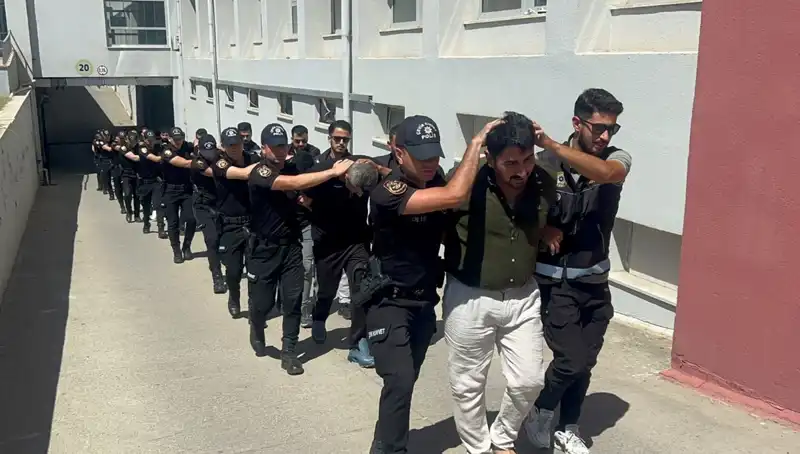 Adana'da 825 Kilo Eroin Yakalandı: 16 Şüpheli Tutuklandı!