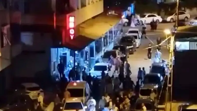 Düğün Çıkışı Şok Etkisi Yaratan Olay: Kalabalığa Dalma Anı