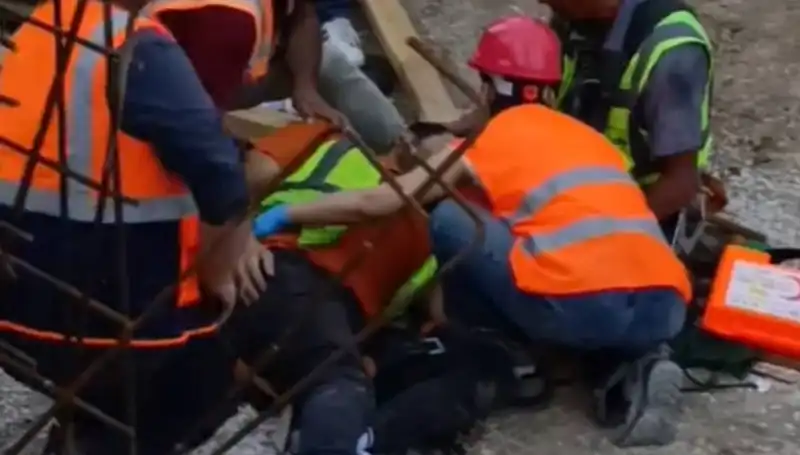 Adana'da İnşaat Faciası: İki İşçi Yaralandı, Detaylar Ortaya Çıktı