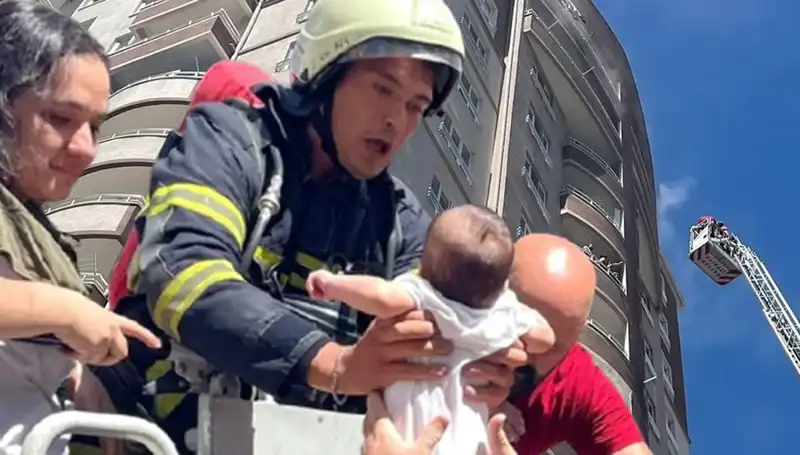 Kayseri'de 14 Katlı Binada Çıkan Yangın Panik Yarattı, Vatandaşlar Dumanla Savaş Verdi