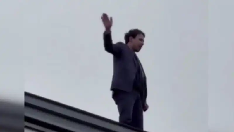 Milletvekili Meclis'in Çatısına Çıktı: Gerilim Doruğa Ulaştı!