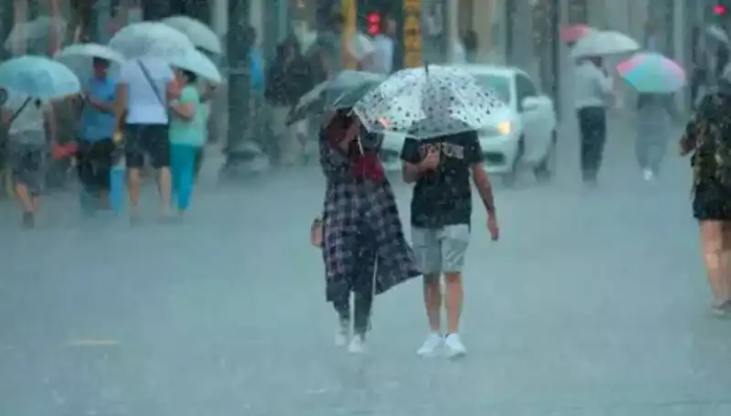Meteoroloji'den Kritik Uyarılar: Yangın Bölgesinde Kuvvetli Rüzgar ve İstanbul'da Sağanak Yağış!
