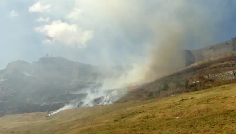 Kars Kalesi Etrafında Korkutucu Anız Yangını: Neler Oluyor?