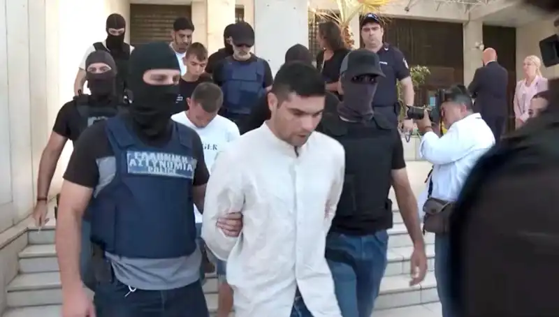 Atina’da Şok Cinayet: Profesörün Eski Eşi ve Dört Kişi Gözaltında