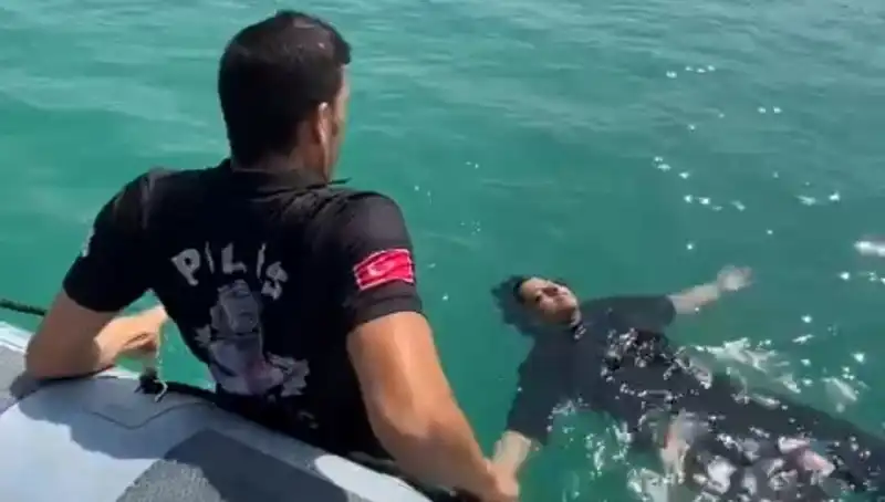 Baraj Gölünde Tehlike! Kadın Gemi Adamları Tarafından Kurtarıldı