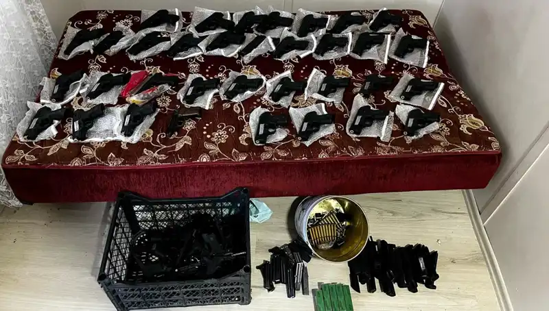 Gaziantep'te Tarihi Operasyon: 45 Silah ve El Bombası Ele Geçirildi