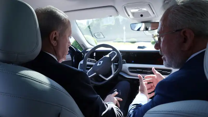 Cumhurbaşkanı Erdoğan’ın Sürücüsü Olduğu Togg’un Yeni Modeli Tanıtıldı