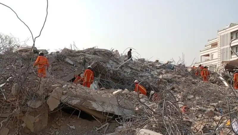 Türk Kurtarma Ekiplerinin Myanmar Görevi: 5 Gün Sonra Umut Verici Sonuç