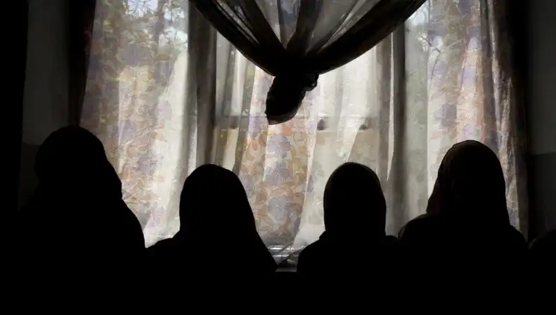 Taliban, Kadın Yazarların Eserlerini Yasaklayarak Kadınların Sesini Susturuyor