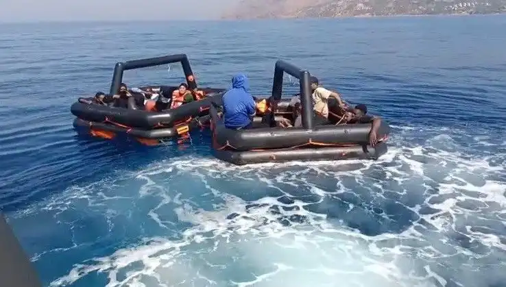 Ayvacık'ta Dramatik Operasyon: 19 Kaçak Göçmen Kurtarıldı