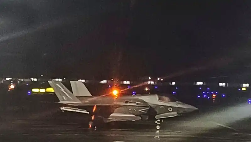 Hindistan'da Beş Haftalık Mahsur Kalma: İngiliz Savaş Uçağı Nihayet Havalandı