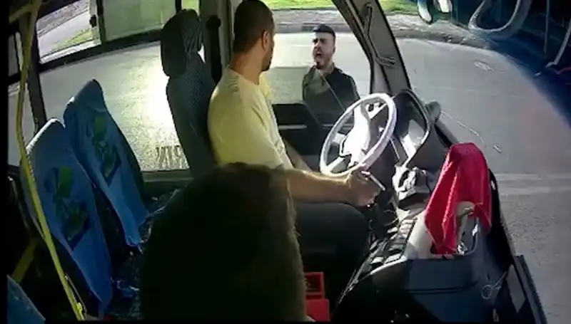Antalya'da Bıçaklama Olayı: Otobüs Şoförünü Vuran Şahıs Yakalandı!