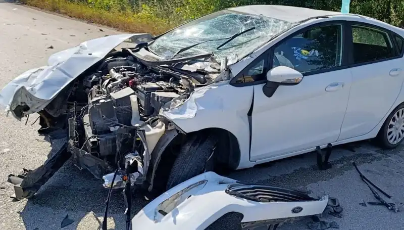 Çanakkale'de Şok Trafik Kazası: İki Kişi Yaralandı