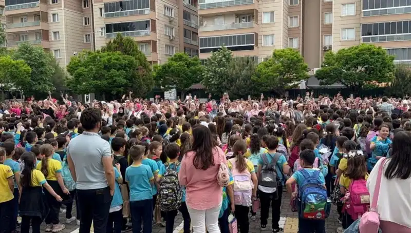 Öğrencilerden Annenizi Ağlatacak Unutulmaz Sürpriz Fikirleri