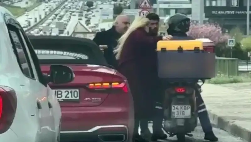 D-100'de Gergin Anlar: Motokuryeye Silah Çeken Adam Ekipleri Harekete Geçirdi