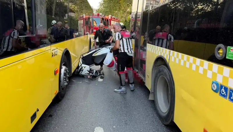 İstanbul'da Motosiklet, İETT Otobüslerinin Arasından Nasıl Kurtuldu?