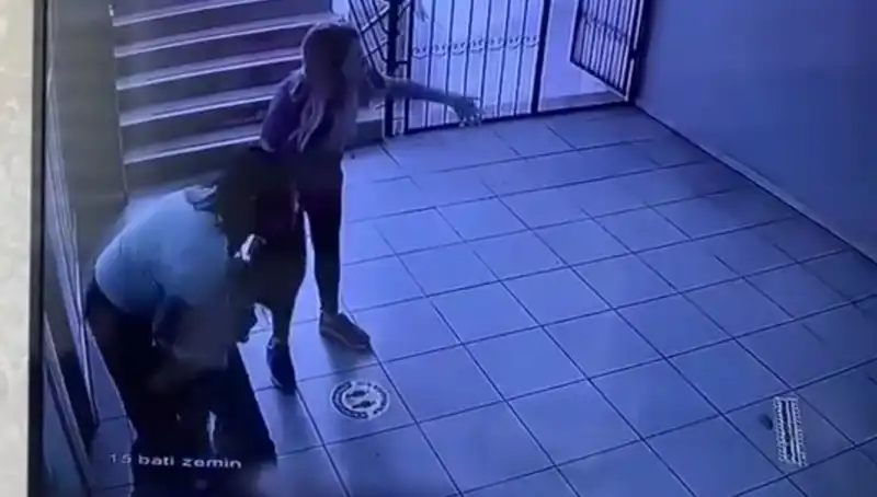 Öğretmenin Aniden Uyguladığı Heimlich Manevrası İle Hayat Kurtardı