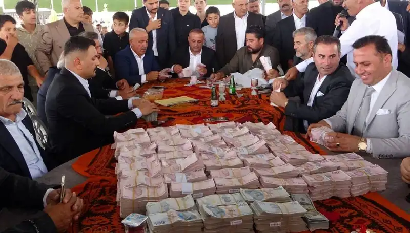 Aşiret Düğününde 1,5 Kilo Altın ve 7,5 Milyon TL’lik Takı: Sıra Dışı Tören!