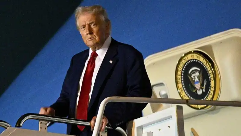 Katar'ın 400 Milyon Dolarlık Uçağı Trump'ın Kapısını Çaldı!