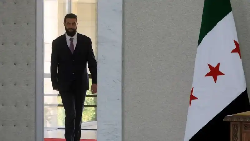 Paris'te Şara-Macron Zirvesi: Fransa, Yeni Suriye'nin İnşasına Destek Veriyor