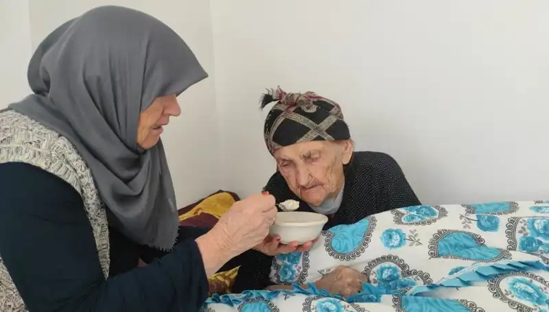 102 Yaşındaki Kezik Nine: Hayatında Hiç Doktora Gitmedi, Sırrı O Besinde!