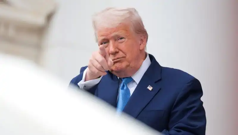 Adalet Bakanlığı'nın Trump ile Epstein Belgeleri Üzerindeki İddiaları: Nedir Bu Süreç?