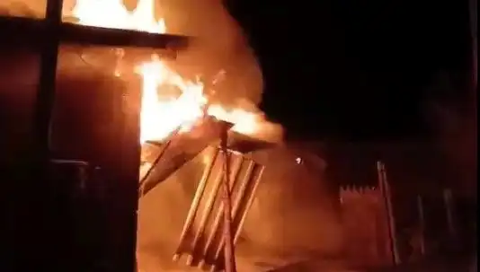 Karabük'te Gerçekleşen Yangında İki Ev Alev Alev Yandı