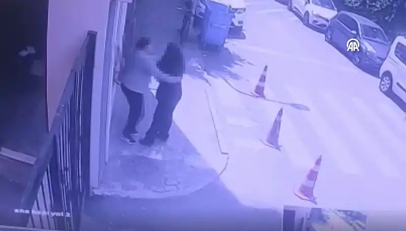 İstanbul'da Lise Tuvaletinde Dehşet: Öğrenciler Şoka Uğradı