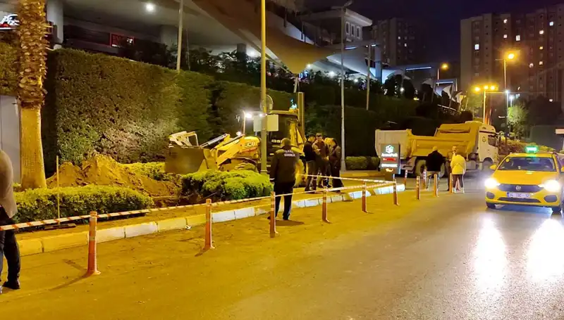AVM Girişinde Doğalgaz Paniği: Alışveriş Keyfi Fırtına Gibi Sona Erdi