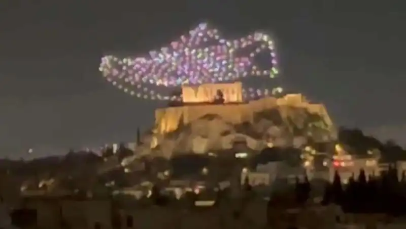 Akropolis’te Drone ile Reklam Yapan Şirkete İkna Edici Soruşturma Başlatıldı