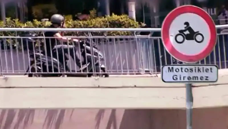 Üst Geçitler Motokuryelerin Eline Geçti: Sesler Yükseliyor