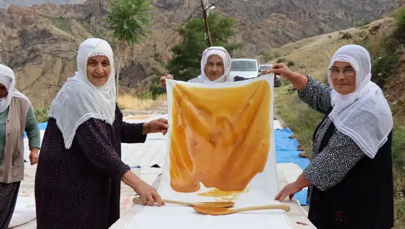 Yaz Aylarının Vazgeçilmezi: Güneşte Kurutulmuş Unlu Mamuller