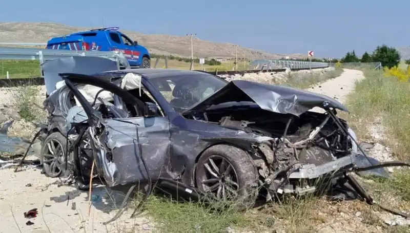 Sivas'ta İki Ayrı Trafik Kazasında 9 Kişi Yaralandı, Detaylar Şok Edici!