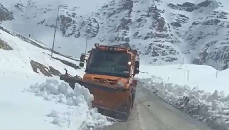 Karla Kaplanan Tesiste Beş Ay Sonra Heyecanla Açılış Yapıldı
