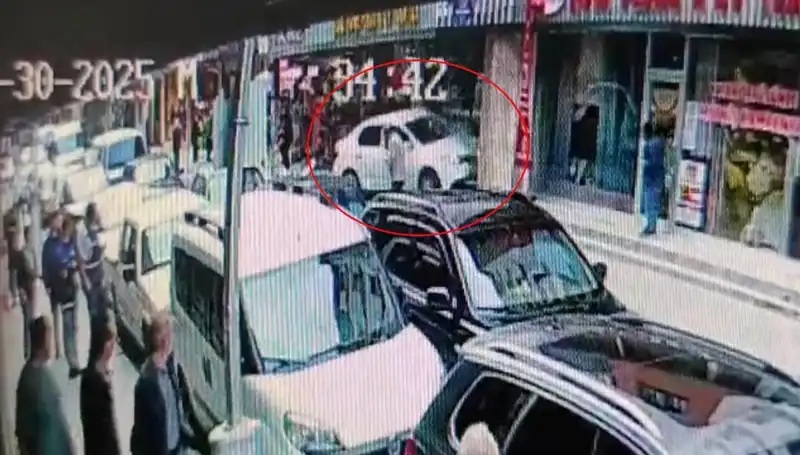 Alkollü Sürücü Mağazaya Daldı: İki Çocuğun Hayatı Kıl Payı Kurtarıldı