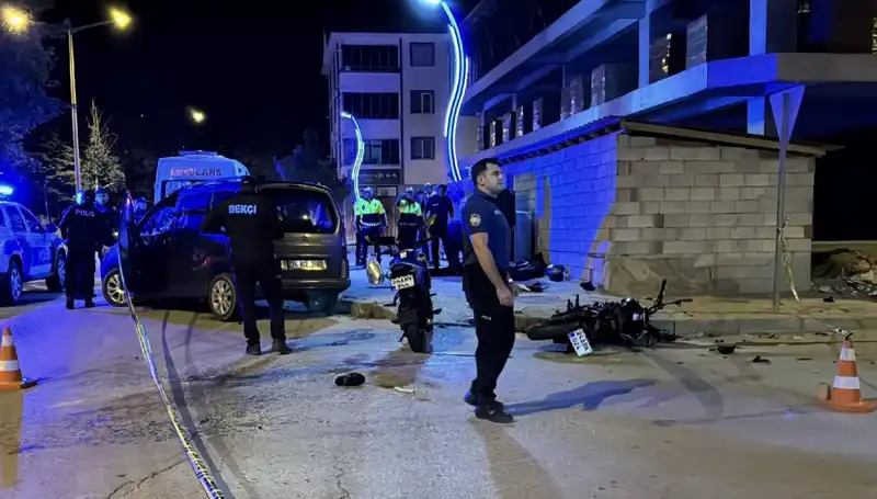 Motosiklet ve Otomobil Çarpıştı: İki Kişinin Hayatı Son Buldu