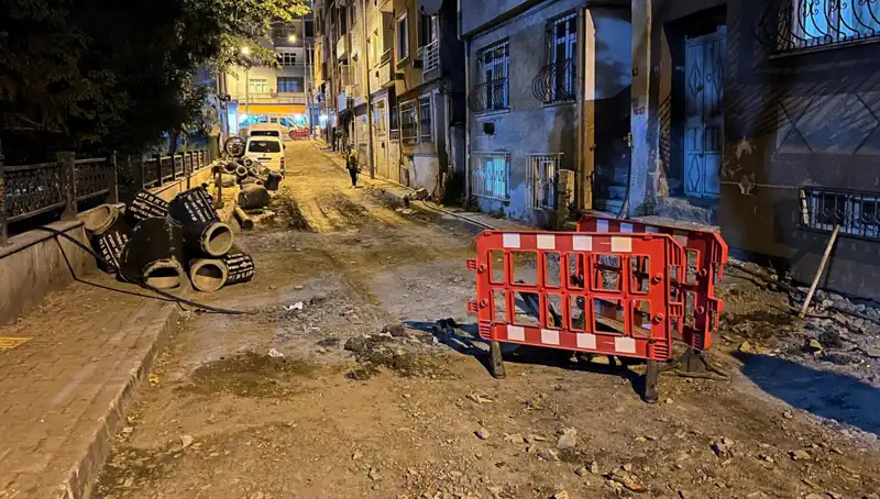 Bayrampaşa’da Altyapı Çalışmaları Sırasında Patlayan Rögar Kapağı Tehlike Yarattı