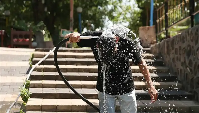 Bu Hafta Sonu Hava Sıcaklığı Rekor Kıracak! Önlemlerinizi Alın!