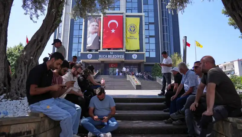 Ücretlerini Alamayan İşçilerden Yürek Burkan Oturma Eylemi