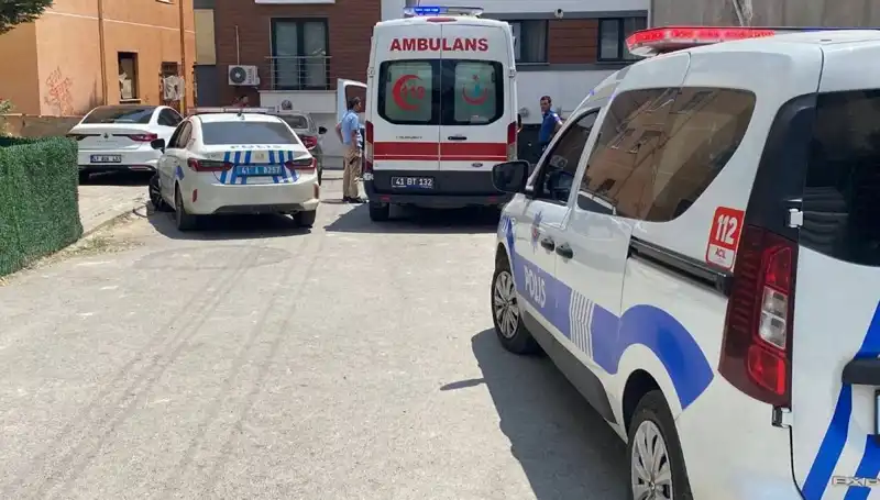 Bıçaklı Kavga: İki Kardeş ve Bir Polis Yaralı! Neler Oldu?