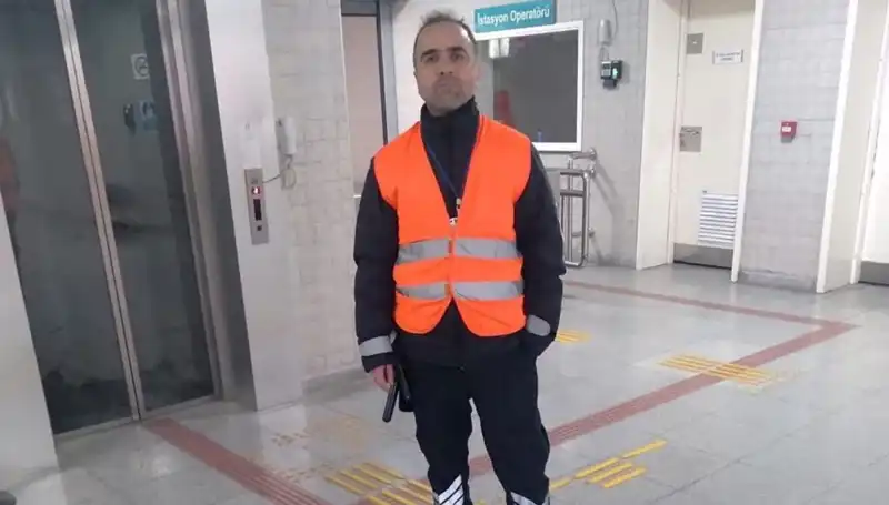 Tren İçinde Sigara İçen Adam, Güvenlik Görevlisini Katletti!