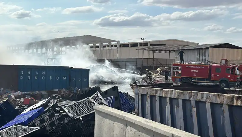 Aksaray'daki Geri Dönüşüm Fabrikasında Büyük Yangın: Sebebi ve Sonrası