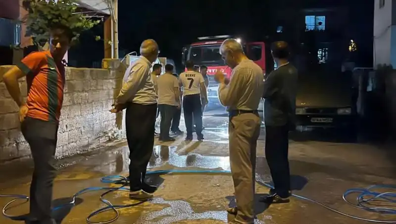 Park Halindeki Araçta Çıkan Yangın Korku Dolu Anlar Yaşattı