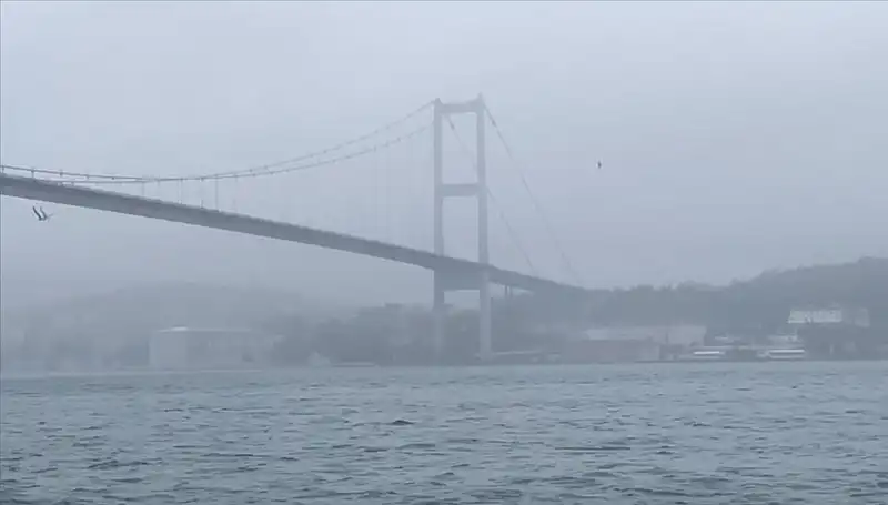İstanbul Boğazı'nda Görüş Mesafesi Düşünce Gemi Trafiği Durdu!