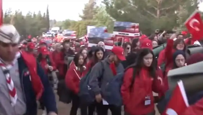 Çanakkale Zaferi’nin 110. Yıldönümünde 57. Alay Vefa Yürüyüşü Coşkuyla Gerçekleşti