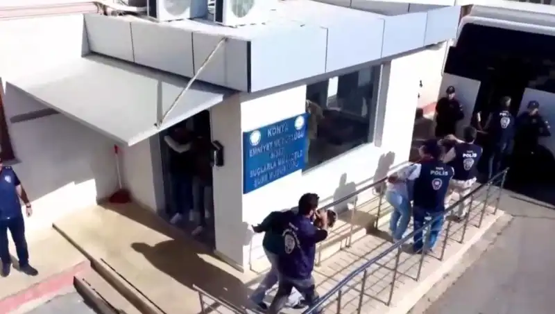 10 İlde Dolandırıcılık Şebekesine Büyük Darbe: 13 Kişi Tutuklandı