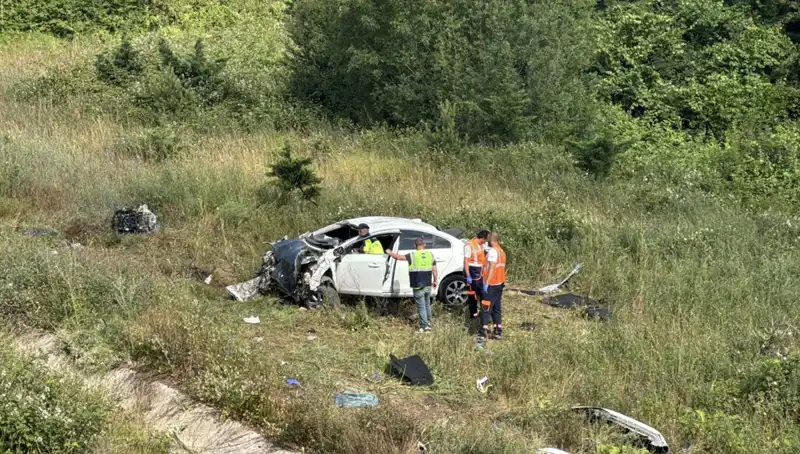 Kuzey Marmara Otoyolu’ndaki Kaza: Araç Şarampole Devrildi, Durum Ciddi!