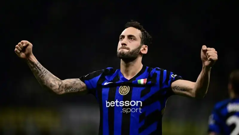Hakan Çalhanoğlu’nun Tatili: Inter İle Geleceği İçin Menajeriyle İstanbul'da Görüşme Yaptı
