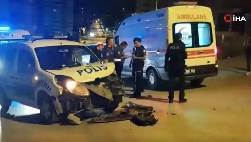 Ankara'da Hafif Ticari Araç ile Polis Aracının Çarpışma Anı