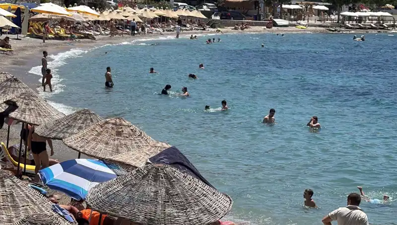 Sıcak Havalardan Kaçış: Plajlarda Yoğunluk Artıyor